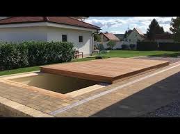Vollautomatische Poolabdeckung Begehbar Vollautomatisch Youtube Small Backyard Pools Garden Swimming Pool Backyard Pool