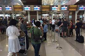 Gaji porter bandara di solo. Airport Helper Di Bandara Soekarno Hatta Digaji Umr