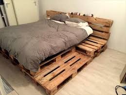 Lits En Palette Lit De Palette Complet 25 Projets De Palettes Et Idees Renommes Mobilier De Palette D Lit En Palette Cadre De Lit Palette Mobilier De Salon