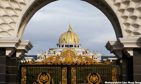 Cinta taat kepada raja, perwira, sangat tangkas dan bijak. Malaysiakini Kesetian Kepada Raja Dan Negara