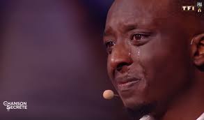 La chanson secrète" : Ahmed Sylla bouleversé par la surprise de Joyce  Jonathan en hommage à son père