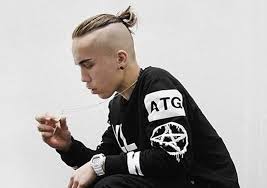 15 best man bun undercut hairstyles men s hairstyle tips バーバー スタイル 髪型 スキンフェード バーバースタイル