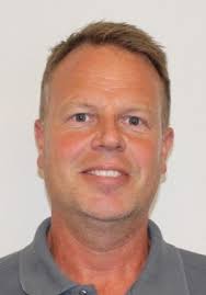 Melvin tester råvarer og udvikler nye fibre på en af Vardes store fabrikker 