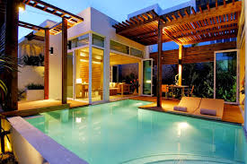 Kolam renang tidak hanya dapat digunakan untuk berenang, tetapi anda juga dapat menjadikannya sebagai tempat untuk mengadakan suatu acara di malam atau siang hari, seperti. Desain Rumah Mewah 3 Lantai Dengan Kolam Renang Baru Desain Id