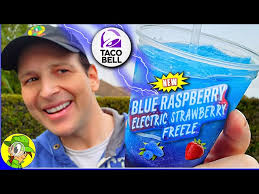 Taco Bell® BLUE RASPBERRY ELECTRIC STRAWBERRY FREEZE® Review 🌮🔔🫐⚡🍓🥶 ⎮  Peep THIS Out! 🕵️‍♂️