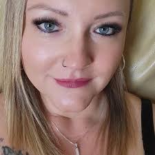 Angela Popoff's Instagram, Twitter & Facebook