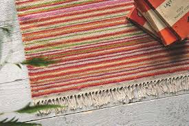Bei wertvollen orientteppichen dient die regelmäßige reinigung und pflege dabei. Teppiche Reinigen Und Auffrischen Raumkult24 De