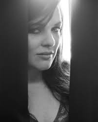 Hope you're all having a happy holiday season!!! This past week,  @boldjourneymag released a recent interview!!! Thank you so much Nadia Hill  🥰 and @voyagelamag ♥️♥️♥️ please check it out if you