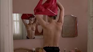 Jamie Lee Curtis nude – Trading Places (1983)