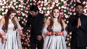Kapil Sharma Royal And Grand Entry With Wife Ginni Chatrath At His Wedding Reception Youtube kapil sharma royal and grand entry with wife ginni chatrath at his wedding reception