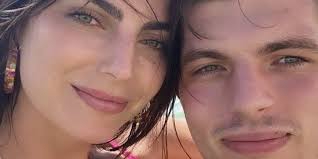 Max verstappen zou een nieuwe liefde hebben, namelijk roos van der aa uit tilburg. Max Verstappen Neemt Vriendin Kelly Piquet Mee In F1 Auto Ze Wordt Gek