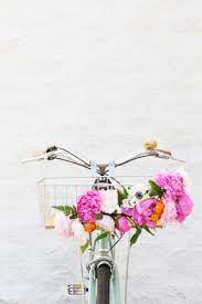 Turn an old bicycle into this gorgeous planter! Diy Floral Bike Basket Lovely Indeed