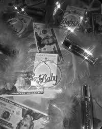 Black And White Photo Wall Aesthetic Pin By Kay On What In 2020 Black And White Picture Wall Black And White Photo Wall Black And White Aesthetic