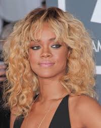 Rihanna Long Hairstyles Afroamerikanische Frisuren Coole Frisuren Frisuren Langhaar