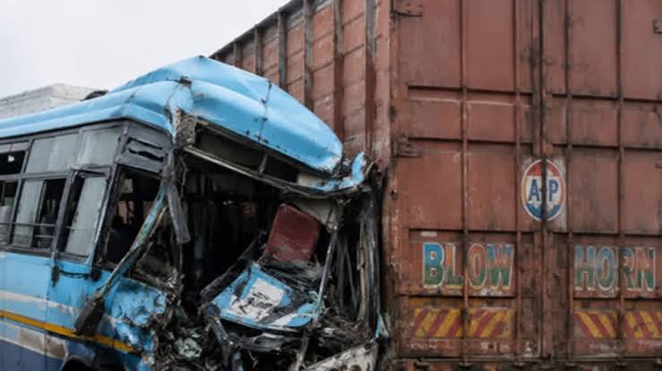 One Killed and 25 Injured in Bus-Truck Collision in West Bengal; State Announces Compensation