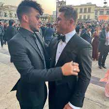 La tarde de este sábado 22 de mayo se realizó la boda del saúl canelo álvarez y fernanda gómez en la catedral de guadalajara donde asistió el cantante j balvin, prince royce, además de josé chepo reynoso y eddy reynoso, su anterior y actual entrenador. Cgafhbqgmor Gm