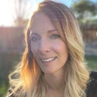 Elisa Meyer's Instagram, Twitter & Facebook