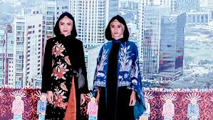 Motif awalnya mengikuti corak batik wilayah pesisir utara pulau jawa, yaitu bertemakan pesisiran. Potret Jakarta Dalam Koleksi Batik Betawi Merahputih