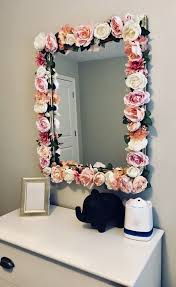 This mirror manages to put out that vibe with ease. Pin By Karina Rodt On Rustic Home Decor Diy Flower Mirror Flower Mirror Room Diy