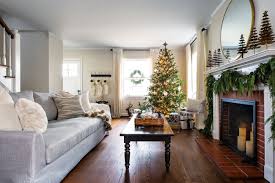 Cape cod house style ideas and floor plans. Christmas In A Charming Cape Cod Cottage Style Decorating Renovating And Entertaining Ideas For Indoors And Out