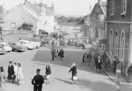 On january 1, 2006, beauraing had a total population of 8,344. Catholic Pilgrims On The Feast Of Our Lady Of Beauraing 1960