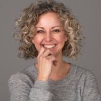 Anna Richards's Instagram, Twitter & Facebook