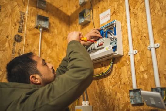 Testing consumer unit breakers in Falconwood DA16