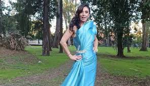 Ella imitó a la mexicana gloria trevi. Viviana Saccone Elegida Como La Peor Vestida De La Foto De La Academia Era Un Cubrecama