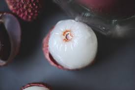 Le Litchi Origine Saison Et Bienfait Du Fruit Letchi Bienfait Des Fruits Fruit