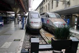 Pas ou peu de trains pour vous rendre au travail. Covid 19 La Sncf Supprime Des Trains A Partir De Ce Lundi Destimed