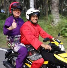 Datuk seri najib razak leaves the kl court complex without speaking to the press. Malu Apa Bossku Home Facebook
