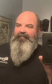 Best beard my looks in last 20 years. Don't mind the fat bald guy attached  : r/beards