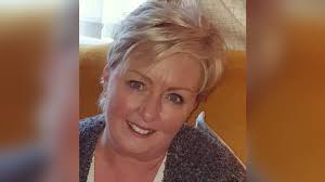 Dynes wedi marw ar ôl i brofion canser gael eu camddarllen