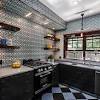 The arrangement of pendant lights in a row is great for lighting over a dining table or kitchen island. Https Encrypted Tbn0 Gstatic Com Images Q Tbn And9gctp602f Miz Hwk Cdchgzubm1ohqkxcb69 7svsfc64jiyofe0 Usqp Cau
