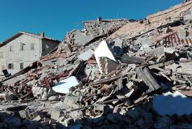 Only medieval facade of one of italian region's most spiritually important sites is still. Terremoto Centro Italia Norcia In Piazza Per Ricordare La Scossa Di Un Anno Fa