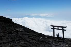 Climbing Mt Fuji Alone Cost From Tokyo Mountain Hut Stay Photos Hiking In Japan Flashpacking Japan