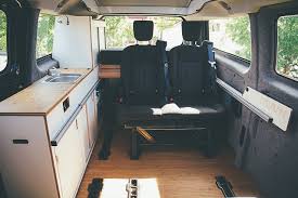 Der camper ausbau in deinem ford transit wird dadurch nicht nur geräumiger und bietet platz für einen weiteren schrank, man kann sich einfach deutlich einfacher bewegen. Das Movovan Ausbausystem Fur Ford Transit Und Co Ford Transit Campervan Campingbus Ausbau Ford Transit Connect Camper