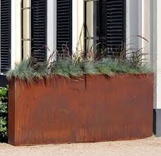 Acier Corten 50 Idees De Deco Jardin Tres Tendance Corten Steel Low Maintenance Garden Design Corten Steel Planters
