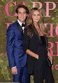 Check spelling or type a new query. Im Luxuriosen Lebensstil Von Elle Macphersons Sohn Flynn 22 Als Er Die Universitat Abschloss Nach Welt