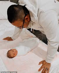 In addition, its popularity is due to the fact that it is a game that can be played by anyone, since it is a mobile game. Wag Rachel Khawaja And Her Cricket Star Husband Usman Announce The Birth Of Their First Child Daily Mail Online