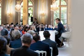 Quand la conférence est tenue conjointement par plusieurs personnalités. Conference De Presse A L Issue Du Grand Debat National Elysee