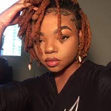 A Simple Hack To Create A Full Sculptured Bun With Shorter Length Curlynugrowth Short Locs Hairstyles Dreads Short Hair Locs Hairstyles
