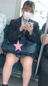 Pcolle】流行のJK電車対面パンチラ！盗撮バレてる？www | 君のパンツは。