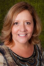 Robyn Benson's Instagram, Twitter & Facebook