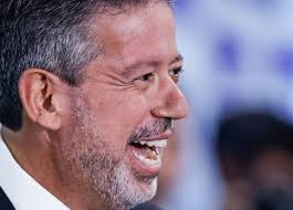 Arthur Lira nomeia ex-candidato petista para seu gabinete