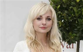 Começou a representar com o grupo de teatro político da escócia 7:84 e protagonizou muitas peças da royal. Doctor Who Star David Tennant S Wife Bares All About Her West End Ordeal