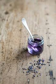 Lavendelsirup Zubereiten Und Immer Gut Gelaunt Sein Lavendelsirup Lavendel Rezepte Lavendel