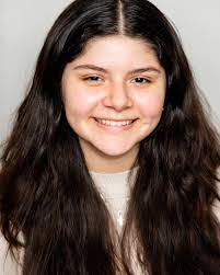 Elisa Shaw's Instagram, Twitter & Facebook