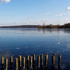 Eisig Schon Prasentiert Sich Derzeit Die Havelseen Landschaft Um Potsdam Wir Geniessen Hier Den Blick Von Der Meierei Am Neue Parkanlage Landschaft Wassersport