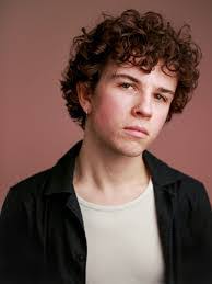 Nanette Fox's Instagram, Twitter & Facebook